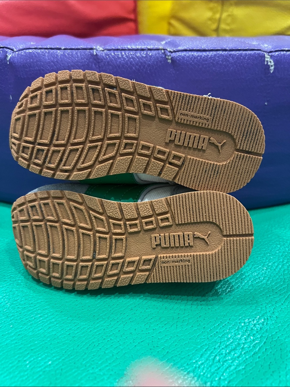 Puma Kids White, Gray & Green Retro Runner - Picture 7 of 8
